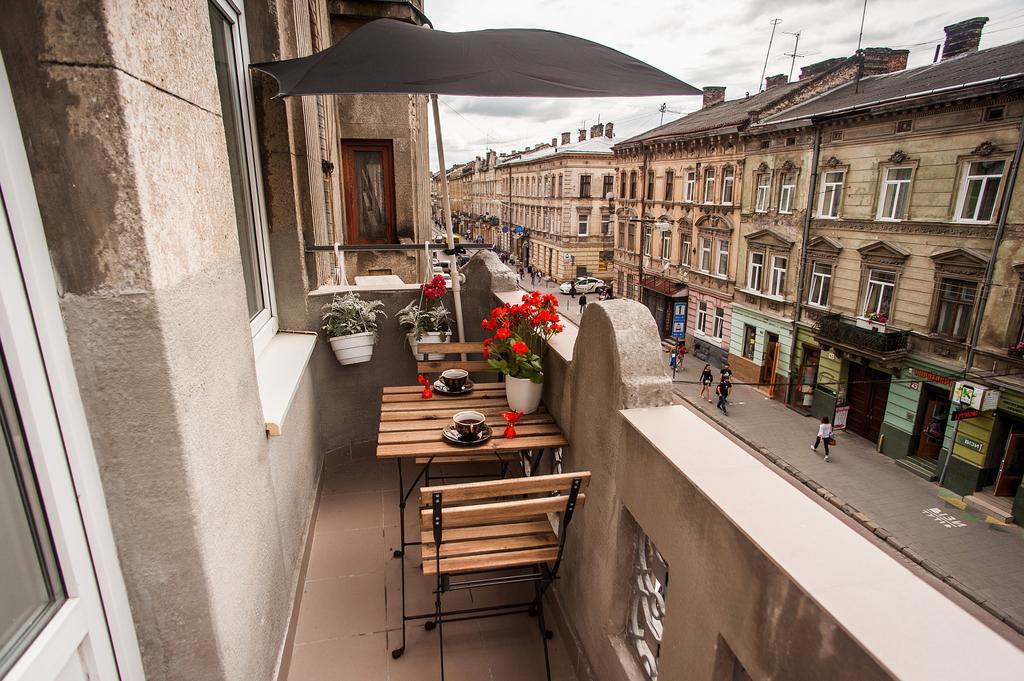 Sunny Apartment Lviv Exterior photo